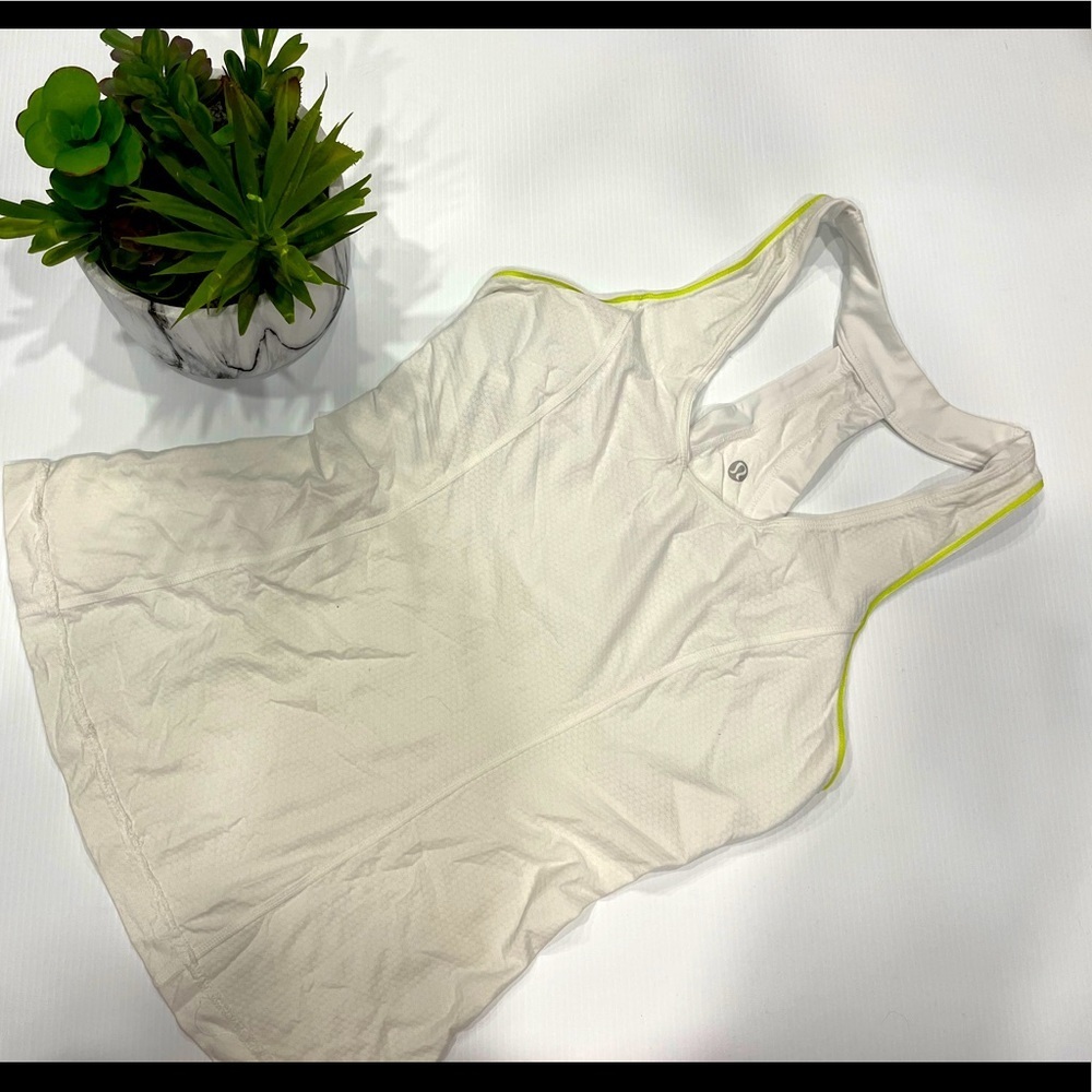 T48- Lululemon white Sports Tank Top Size 6